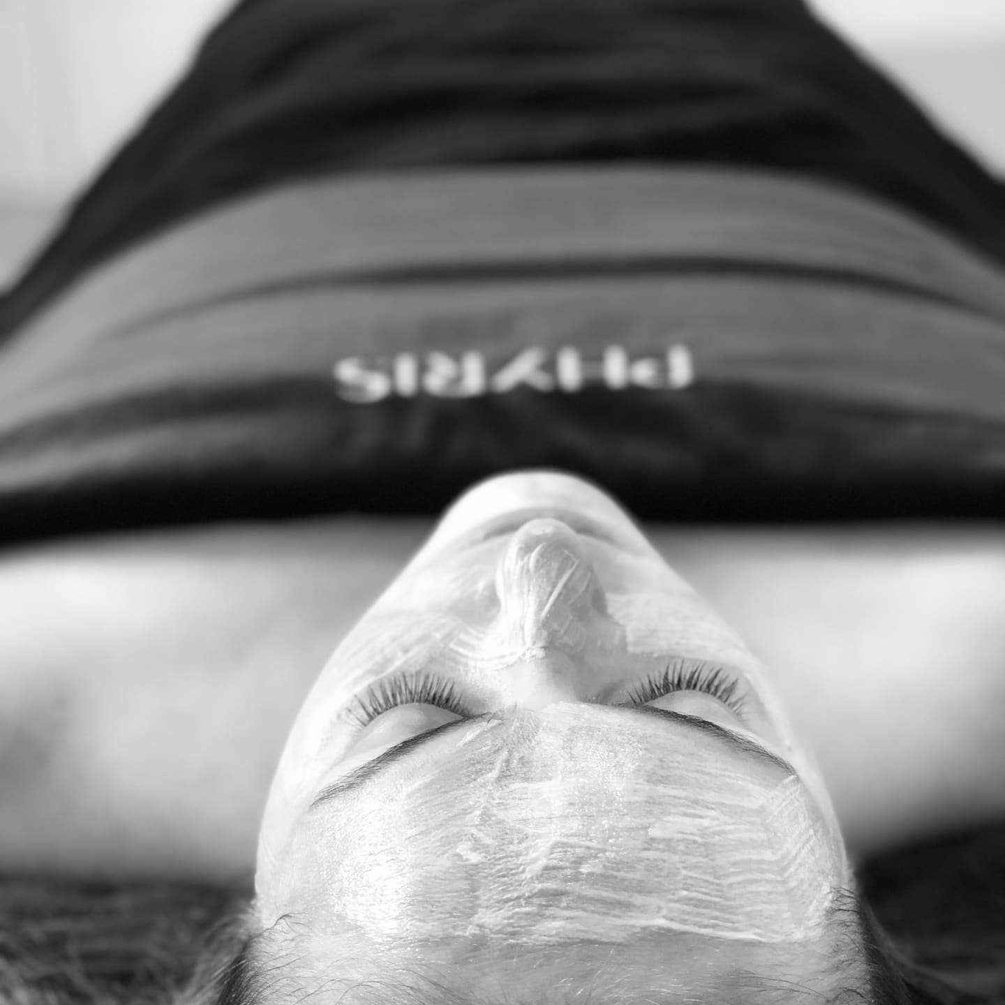 Yetuk yalangoch eski havaskor fotosurati