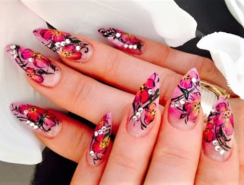 Susanna's nails salon Lauttasaari logo