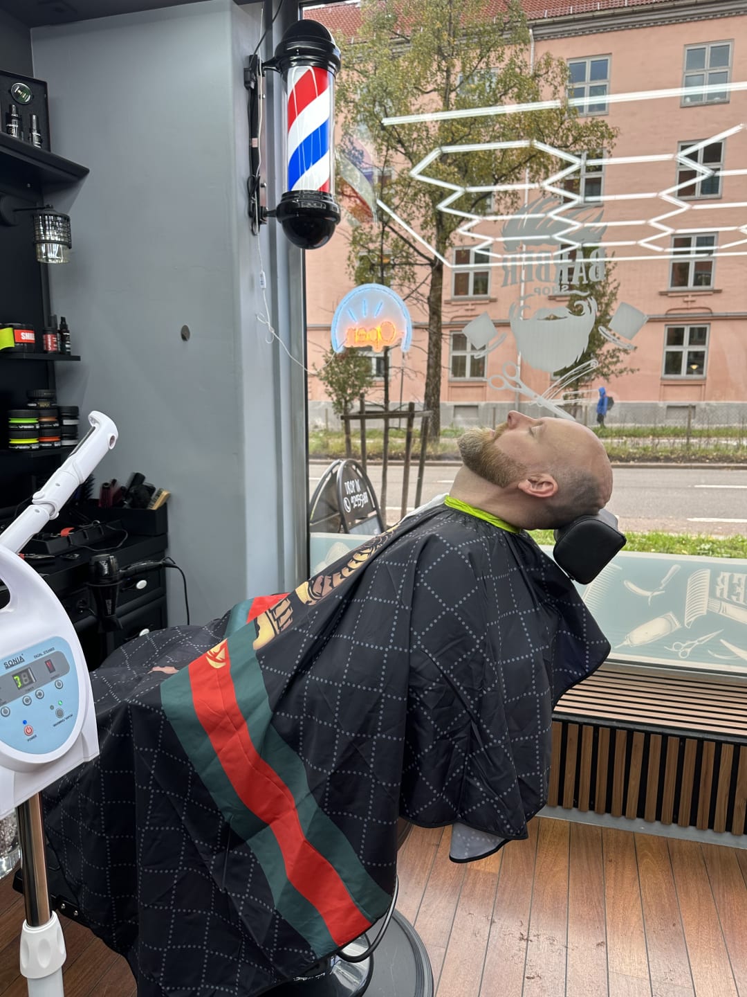 Modig barbershop - Se salongens ledige timer | Timma