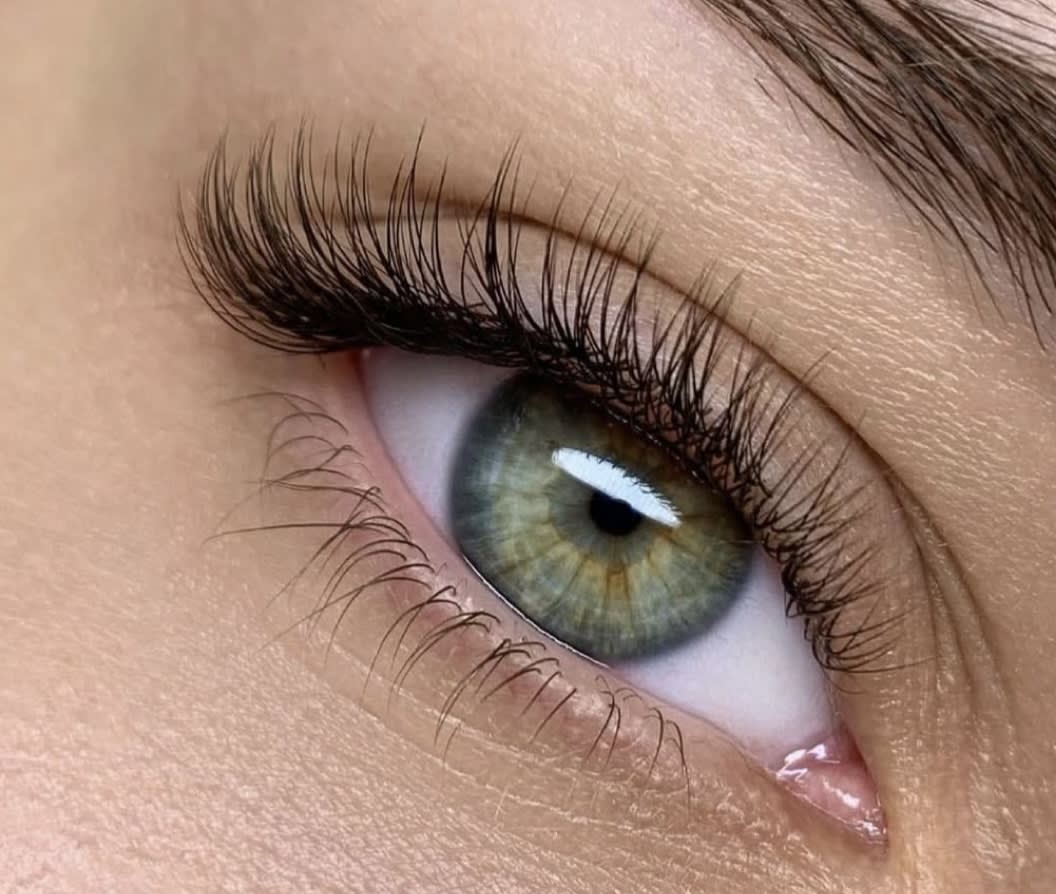 Sim Lashes - Se salongens ledige timer | Timma
